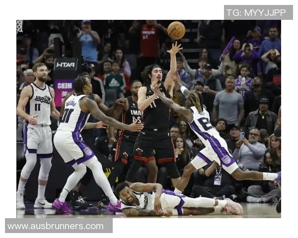 国王队凭借拉文和德罗赞的出色表现战胜骑士队取得胜利