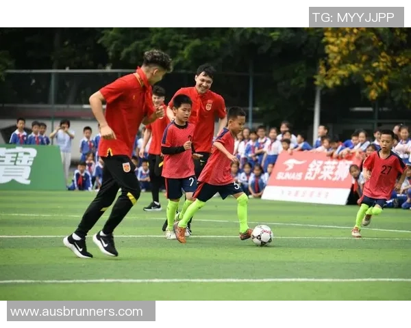 中国男子足球国家队奋勇拼搏追梦之路展现青春力量与团队精神
